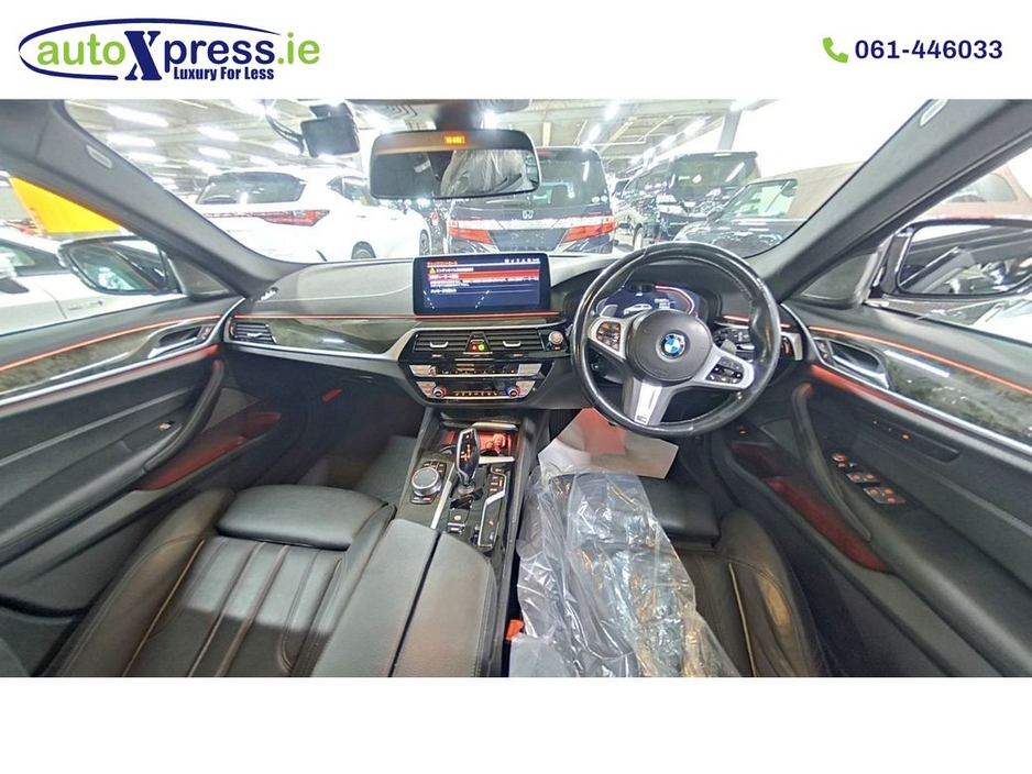 2022 BMW 5 Series - image 2