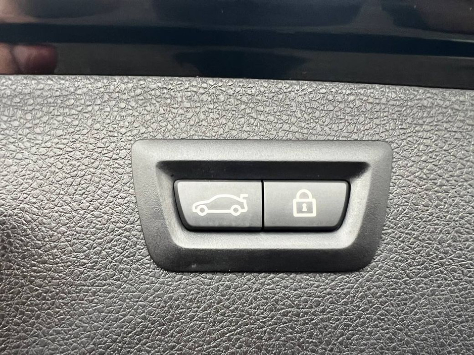 2018 BMW 3 Series 320d M-SPORT TOURING // ONLY 14, 900 KMS // 19" SHADOWLINE ALLOYS // LEATHER M-SPORT INTERIOR €26,900