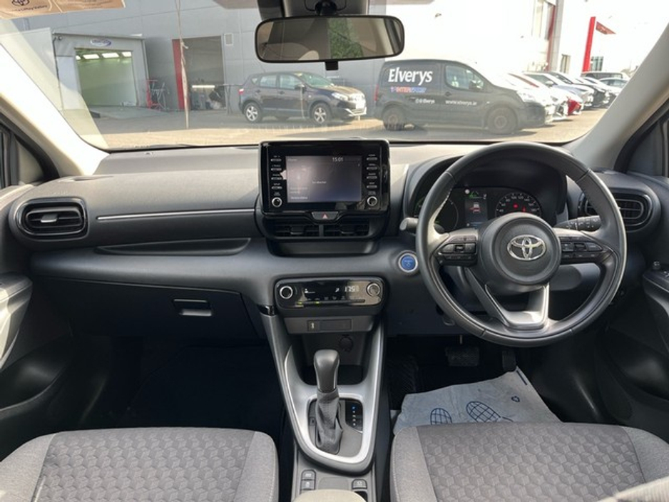 2023 Toyota Yaris - image 8