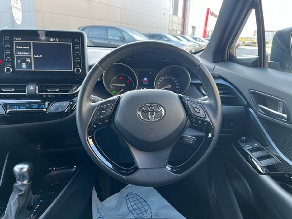 2022 Toyota C-HR - image 9