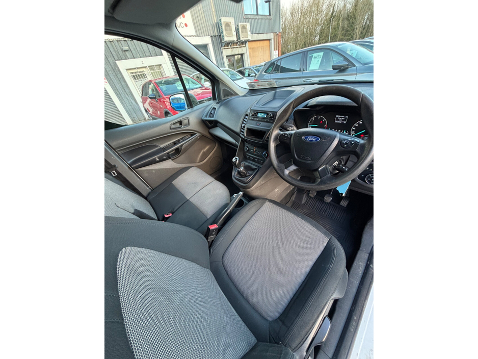 2020 Ford Transit - image 24