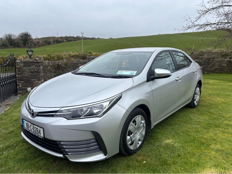 2018 Toyota Corolla - image 2