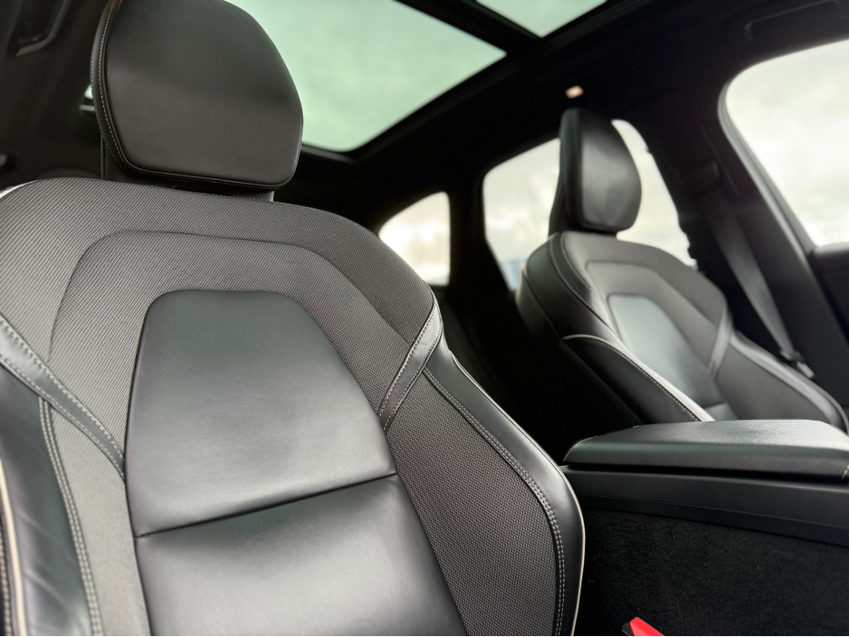 2021 Volvo XC60 - image 26