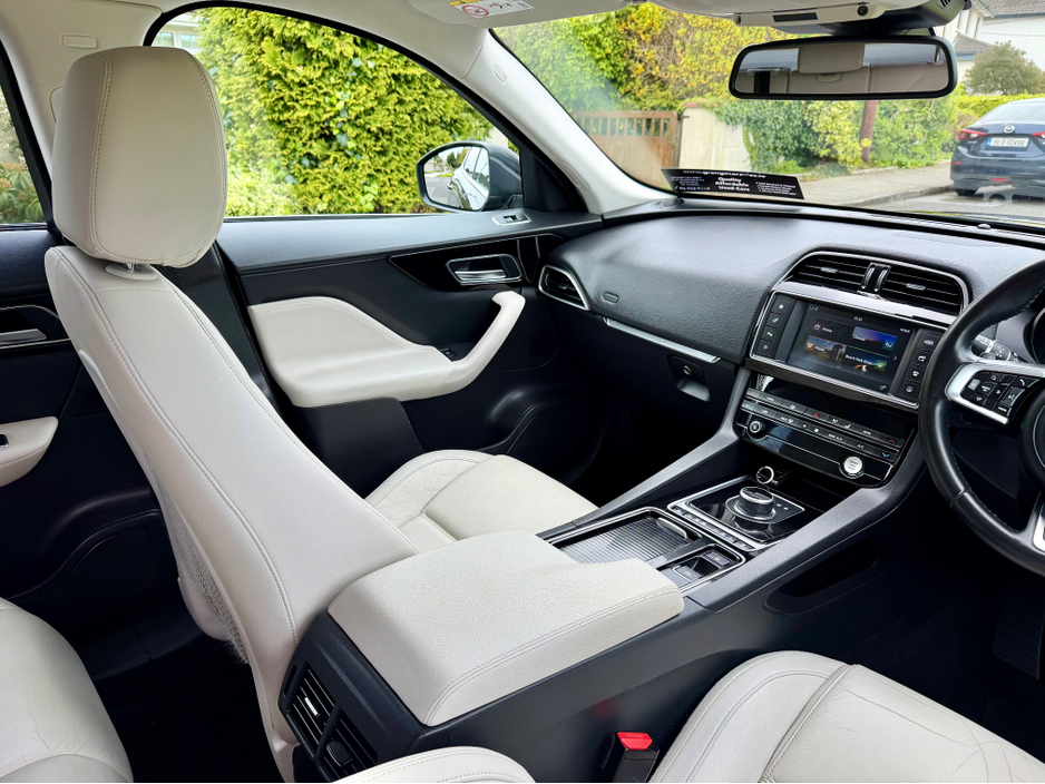 2017 Jaguar F-Pace - image 19