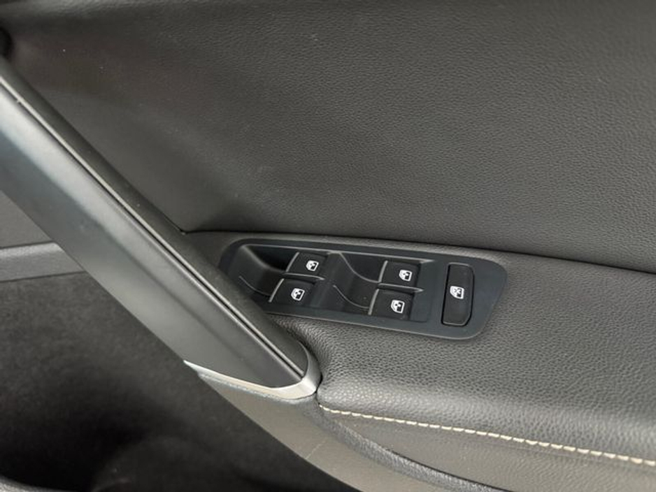 2020 Volkswagen Golf - image 12