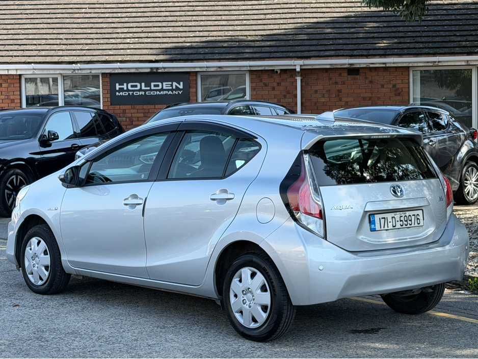 2017 Toyota Aqua - image 11