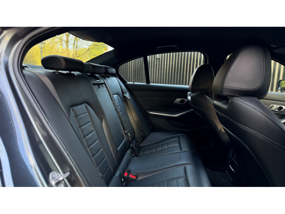 2021 BMW 3 Series 2021 (212)  BMW 330e M-SPORT  290BHP €25,999