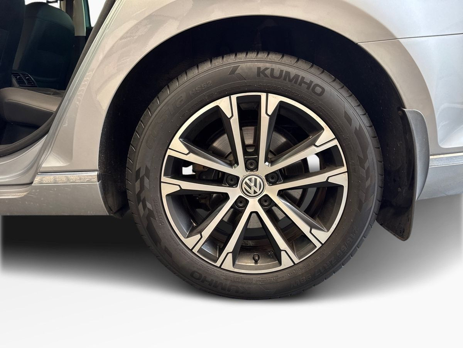 2019 Volkswagen Passat - image 6