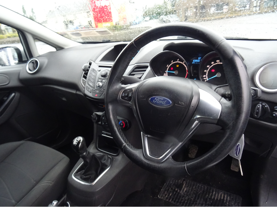 2015 Ford Fiesta - image 8