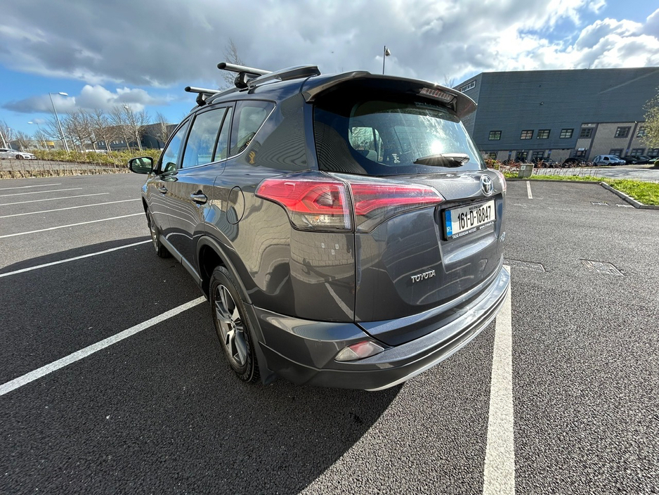 2016 Toyota Rav4 - image 6