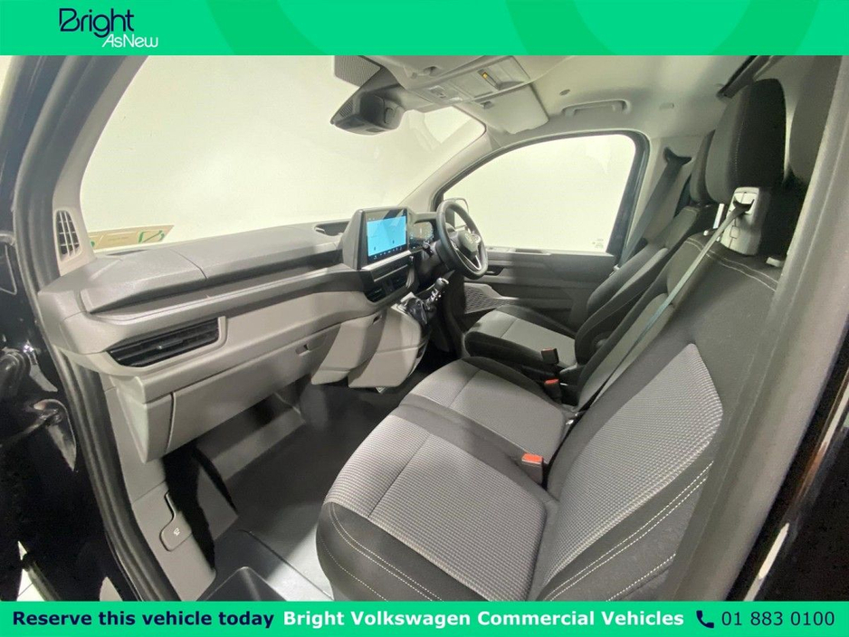 2025 Volkswagen Transporter - image 15