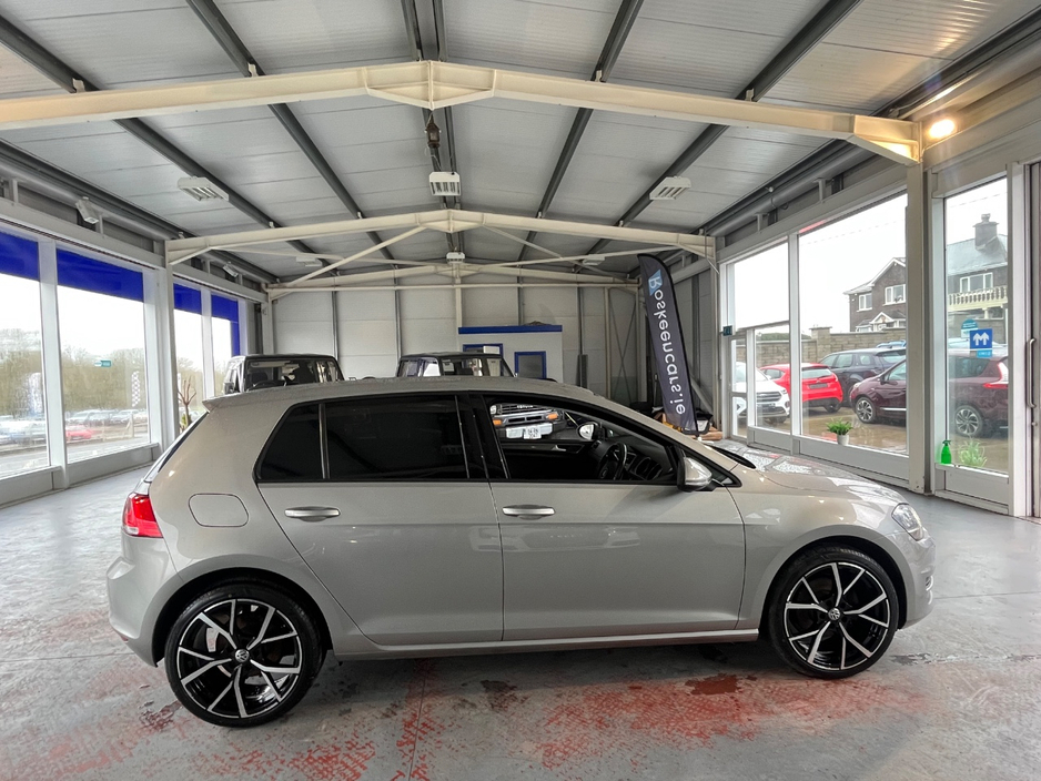 2016 Volkswagen Golf - image 4