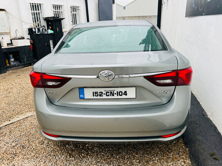 2015 Toyota Avensis - image 4