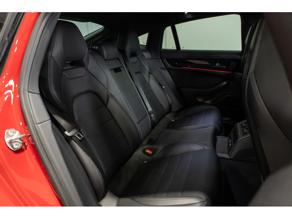 2025 Porsche Panamera - image 11