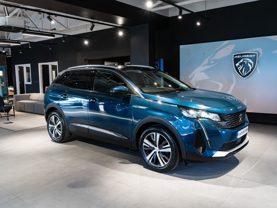 2021 Peugeot 3008 - image 2
