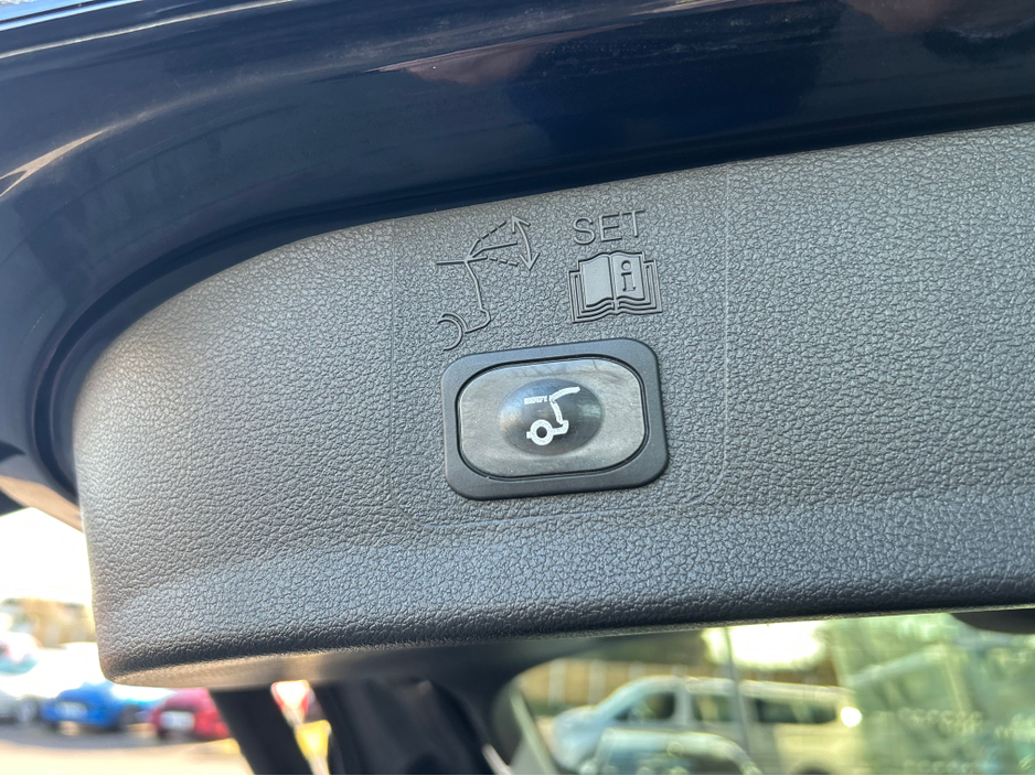 2017 Ford Kuga - image 8