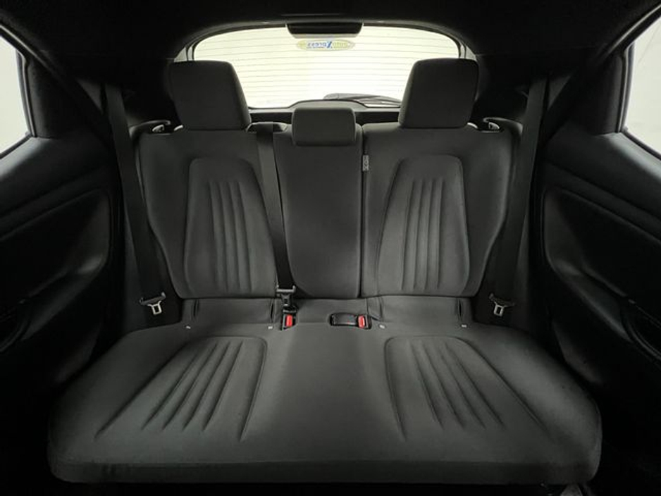 2021 Toyota Yaris - image 20