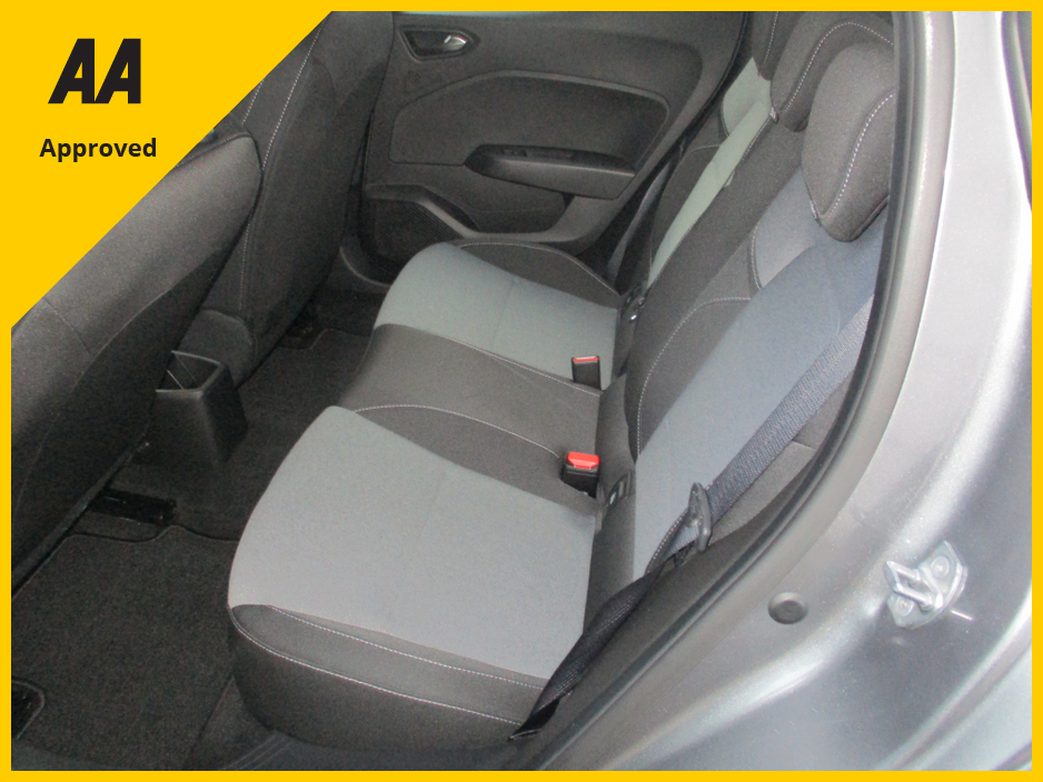 2025 Renault Clio EVOLUTION  WITH ONLY 6105KMS HIGH SPEC WITH SAT NAV AND REAR PARKING SENSORS FULLY SERVICED AND READY TO GO €25,950