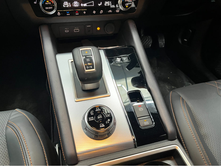 2024 Mitsubishi Outlander - image 23