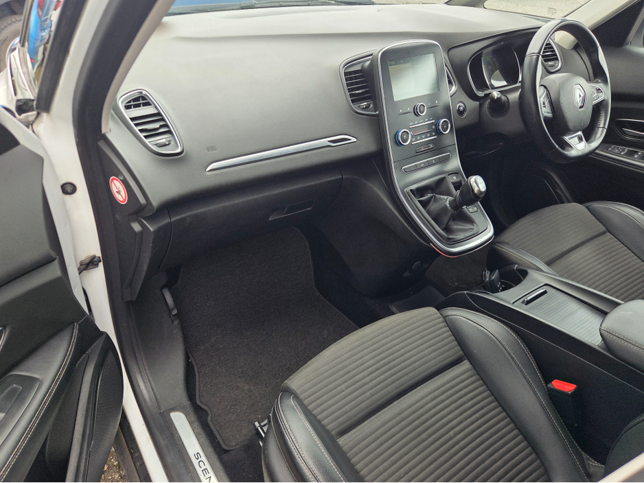 2017 Renault Grand Scenic - image 5