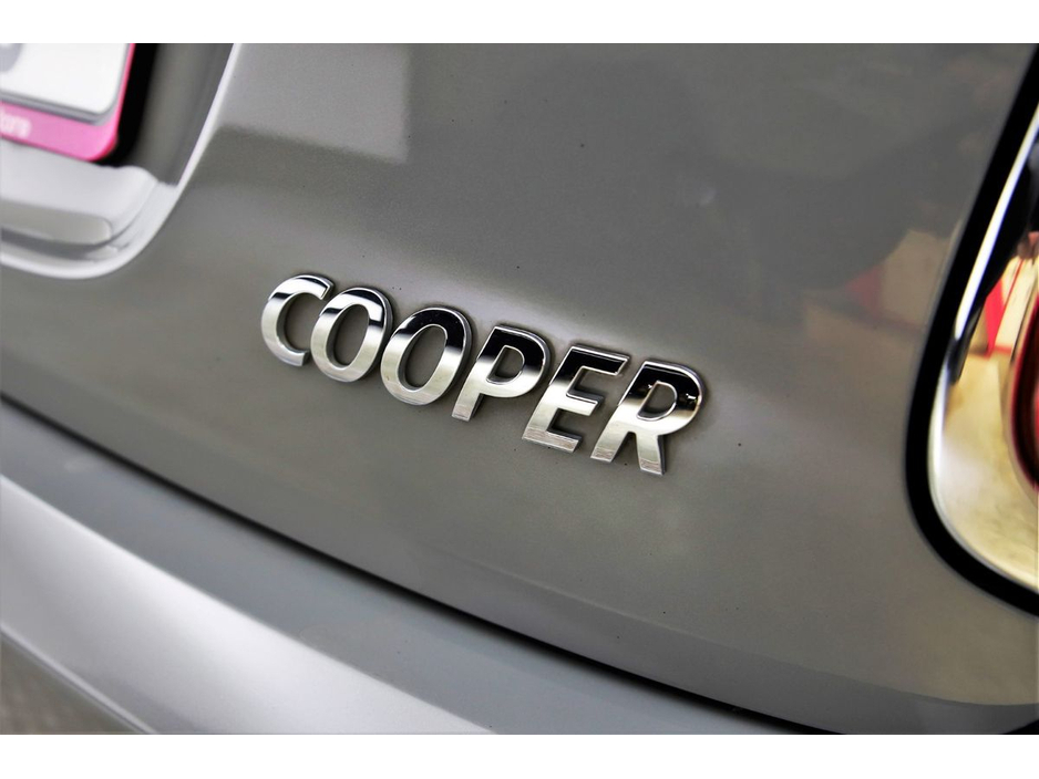 2020 MINI Hatch - image 25