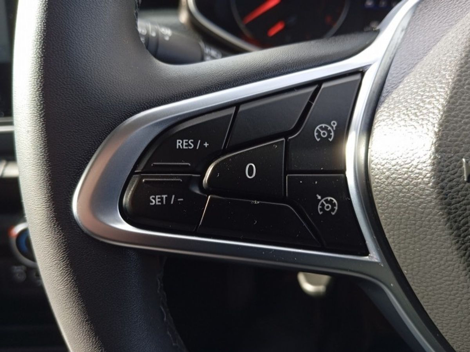 2021 Renault Clio - image 8