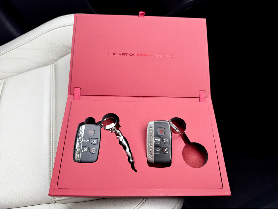 2017 Jaguar F-Pace - image 29