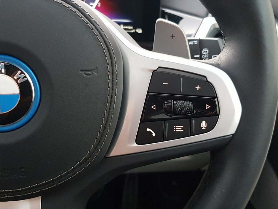 2025 BMW X5 xDrive50e M Sport