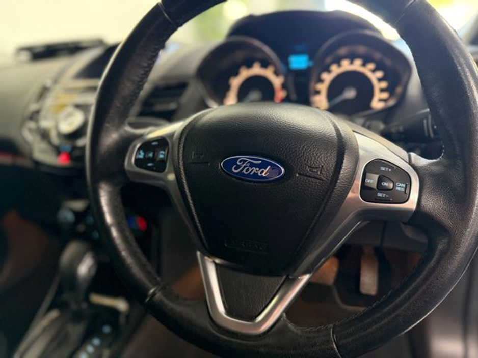 2015 Ford Fiesta - image 9