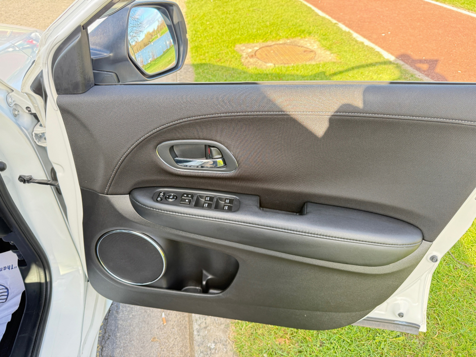 2015 Honda Vezel - image 4