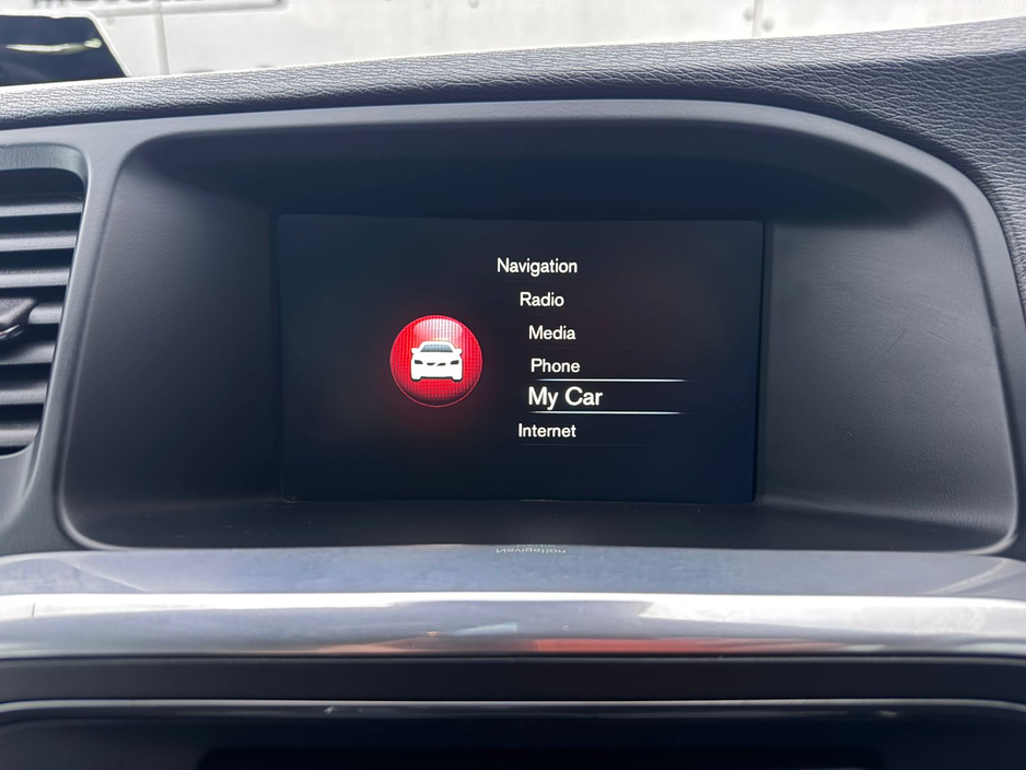 2016 Volvo V60 - image 26