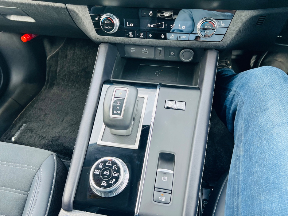 2024 Mitsubishi Outlander - image 24