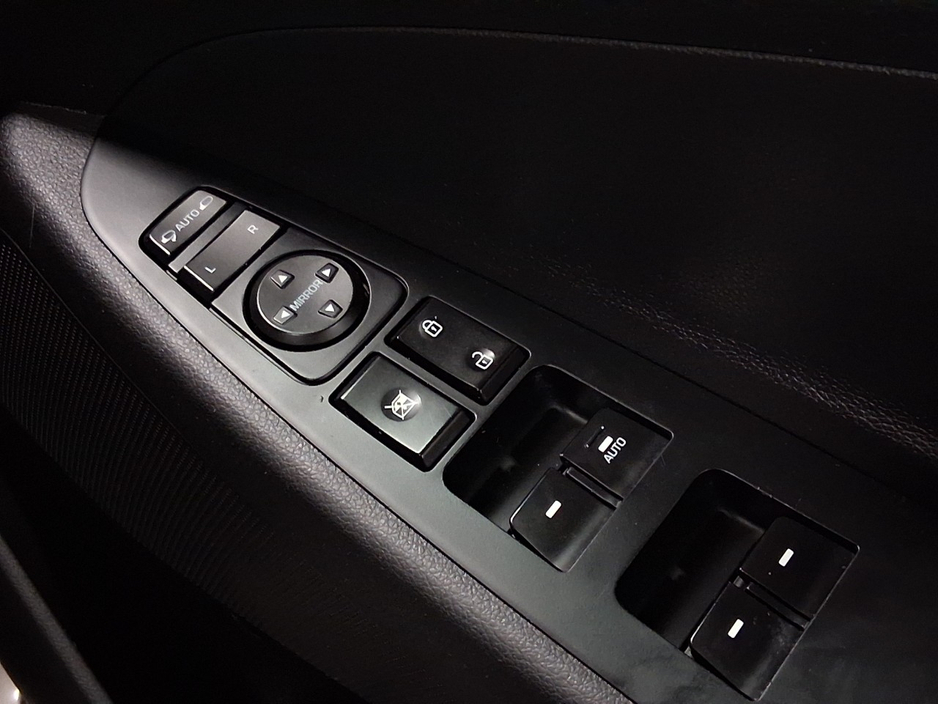 2017 Hyundai Tucson - image 12