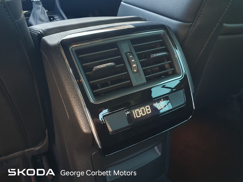 2020 Skoda Superb - image 13