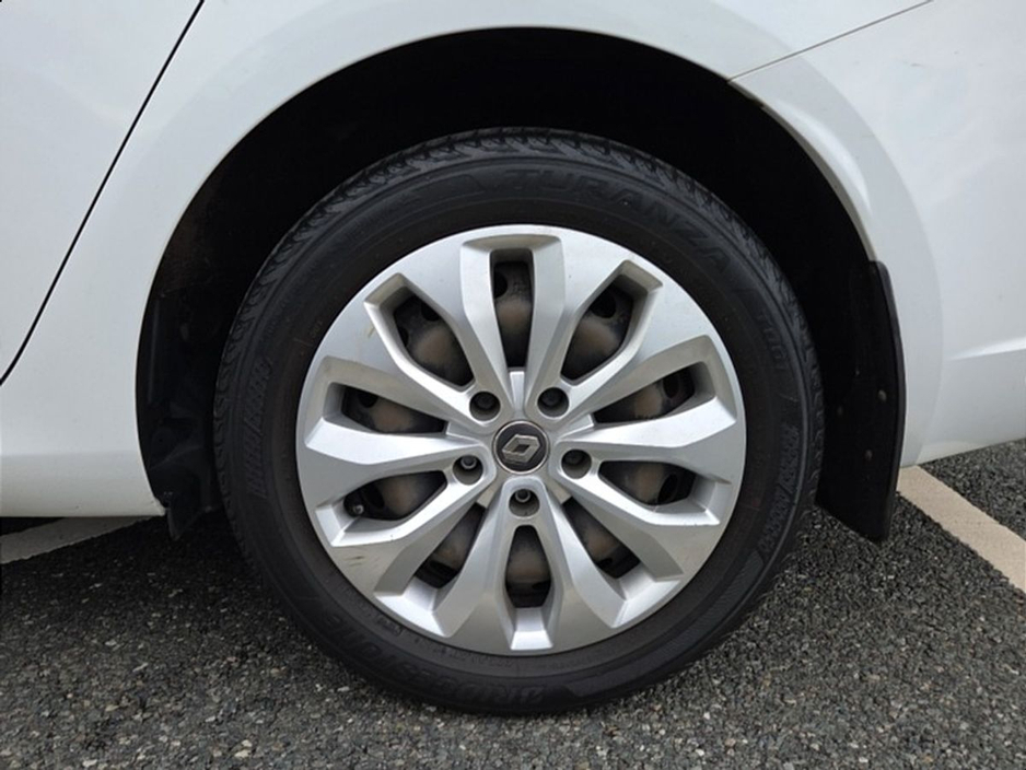 2019 Renault Megane - image 10