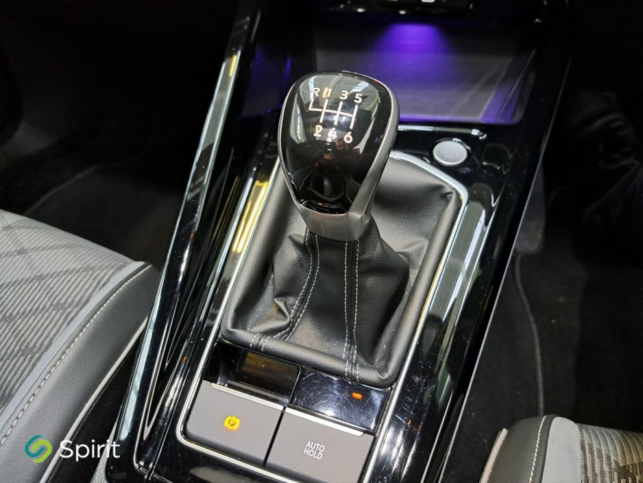 2024 Volkswagen Golf - image 19