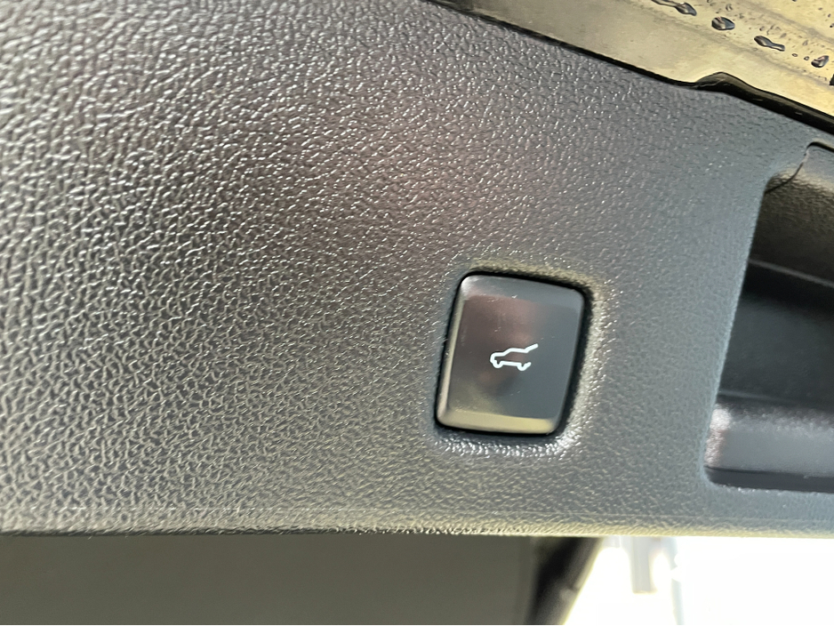 2022 Ford Kuga - image 17