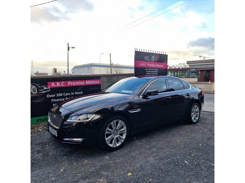 2017 Jaguar XF - image 4