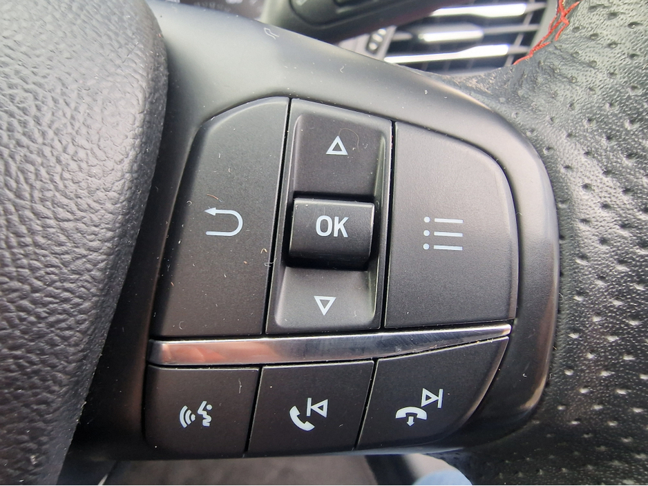 2019 Ford Focus - image 14