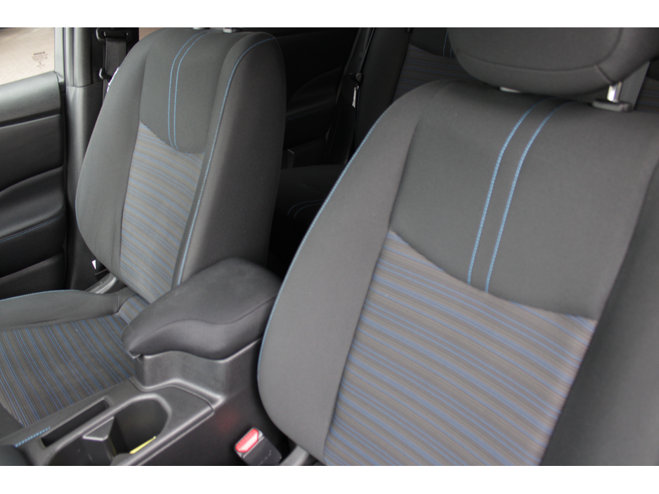 2022 Nissan Leaf - image 22