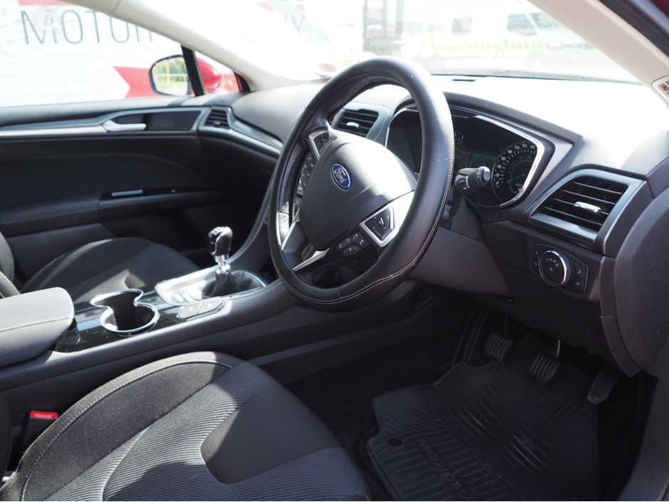 2016 Ford Mondeo - image 11