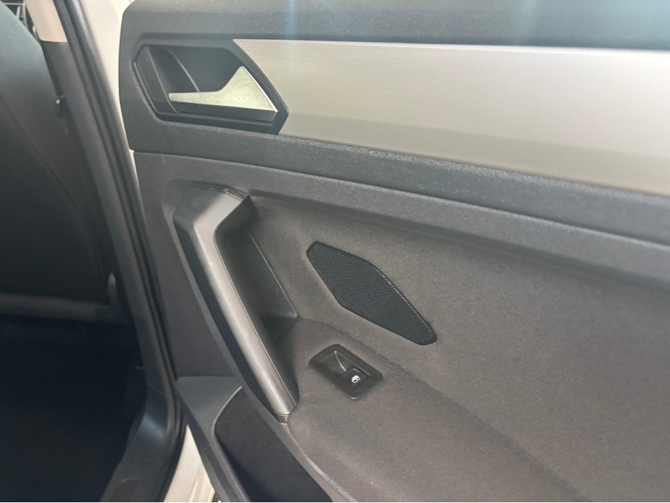 2019 Volkswagen Tiguan - image 10