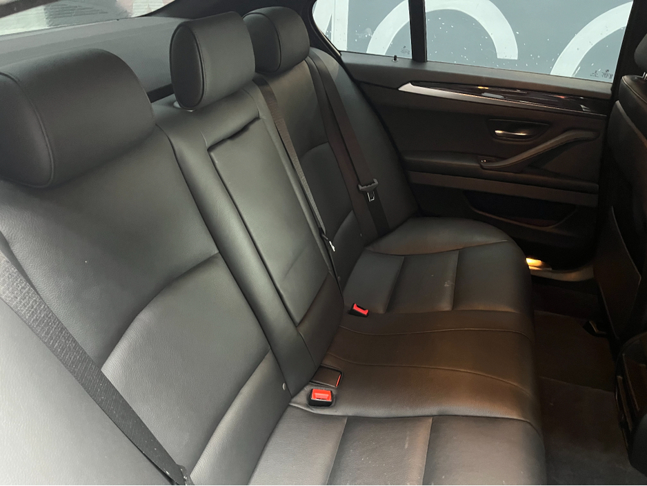 2017 BMW 5 Series - image 16