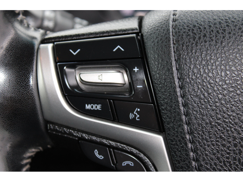 2022 Toyota Landcruiser - image 19