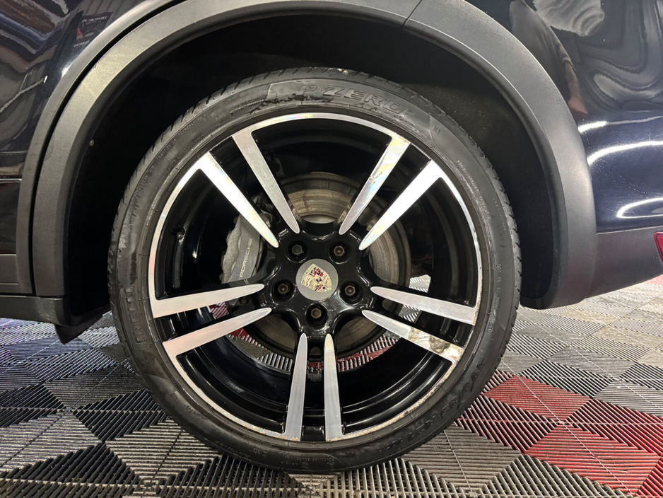 2012 Porsche Cayenne - image 15