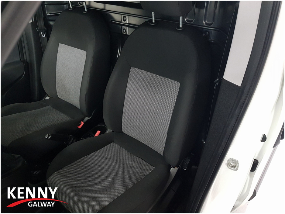 2021 Fiat Doblo - image 11