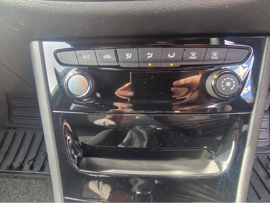 2017 Opel Astra - image 25