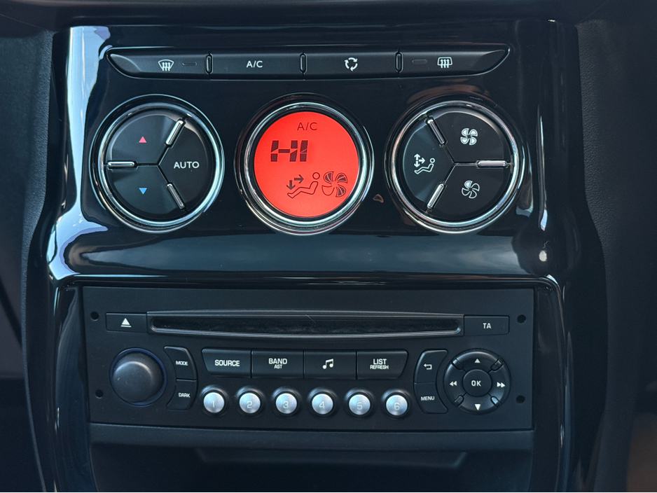 2017 Citroen C3 - image 17