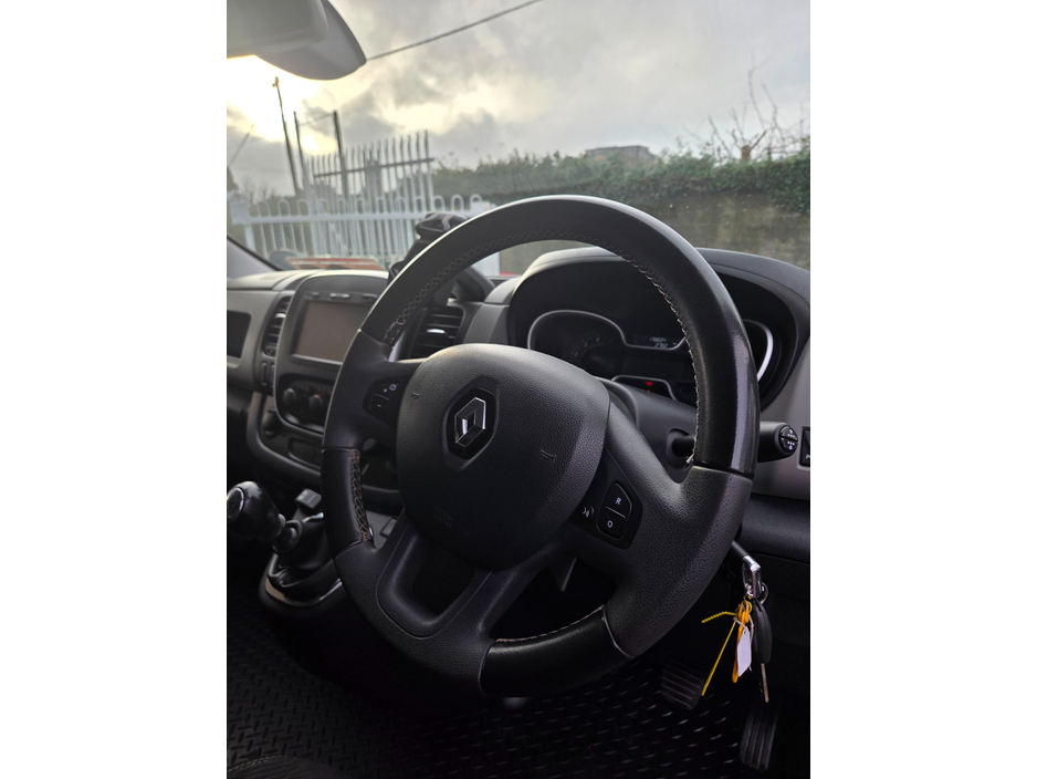 2016 Renault Trafic LL29 DCI 140 SPORT CREW VAN 3DR €21,500