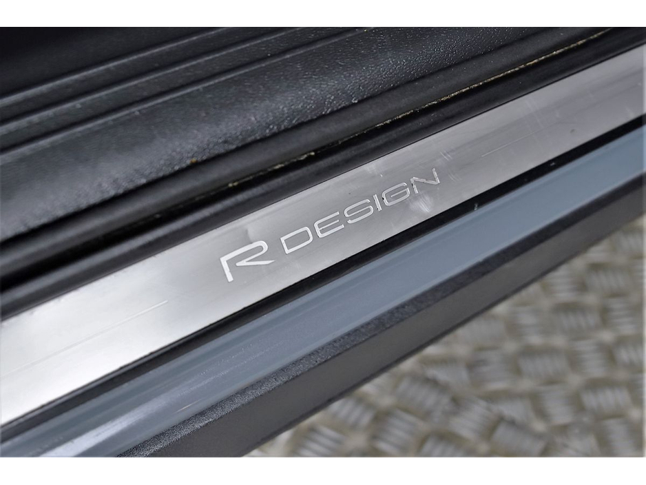 2019 Volvo XC40 2.0 T4 R-DESIGN PRO *LEATHER*BI-TONE ROOF*